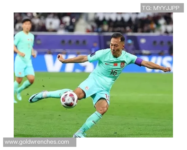 盘点足坛巨星花式过人瞬间展现足球技巧与艺术魅力