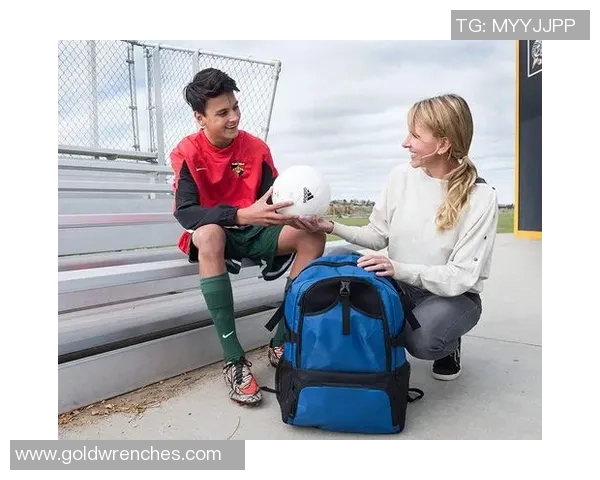 足球明星专属背包价格揭秘你不知道的奢华背后与市场价值分析