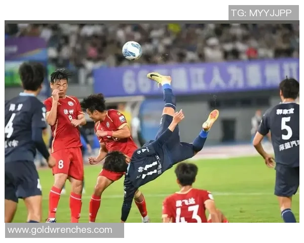 足球星视界直播：全面解析足球赛事精彩瞬间与明星球员表现