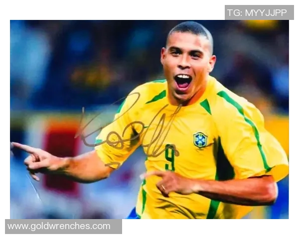 全球足球巅峰时期十大传奇球星及其辉煌成就回顾